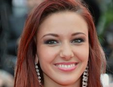 Delphine Wespiser : fait baver d’envie ses fans avec ses photos sur Instagram !