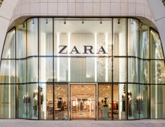 Zara : la marque de vêtements fait un véritable tabac avec cette robe à moins de 20 euros !