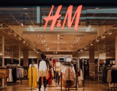 H&M : le sweet en peluche que toutes les femmes veulent pour leurs soirées ocooning !